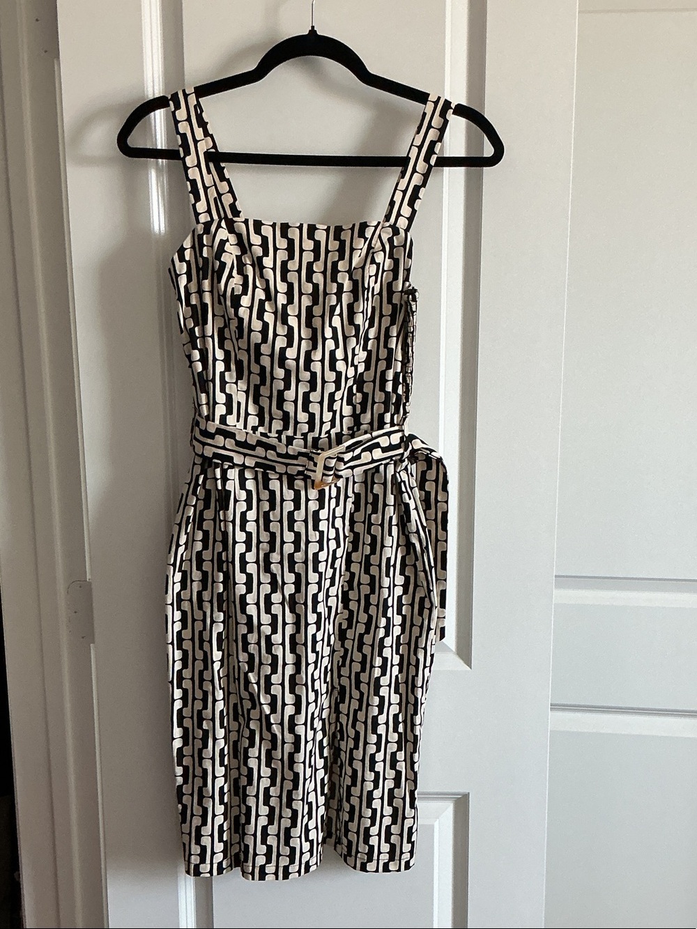 Sleeveless Black and Cream Patterned Midi Dress with Waist Tie
